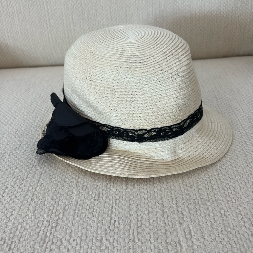 White 100% paper fedora hat with black flower accessorize hat